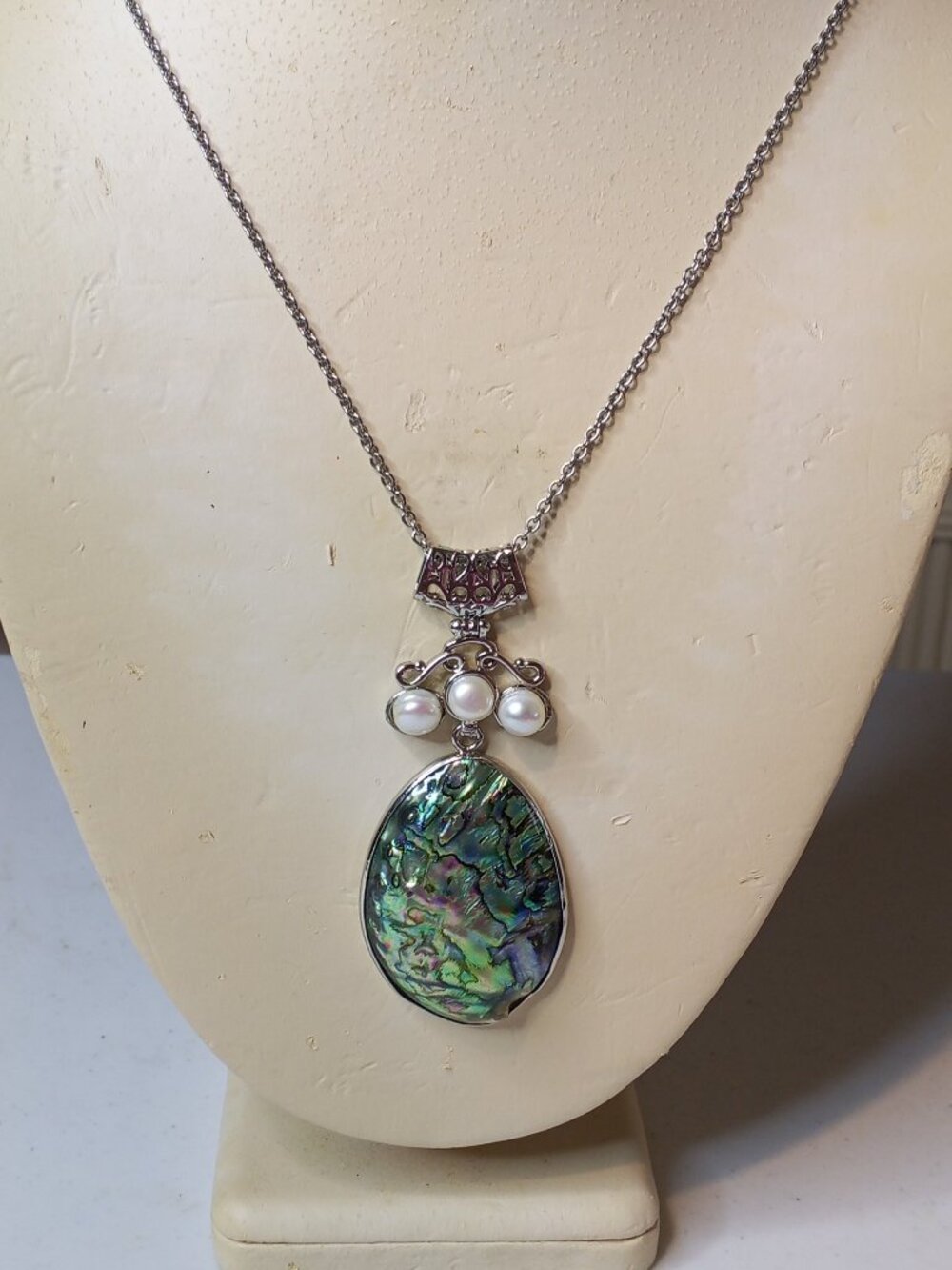 Avalone Silver Tone Necklace